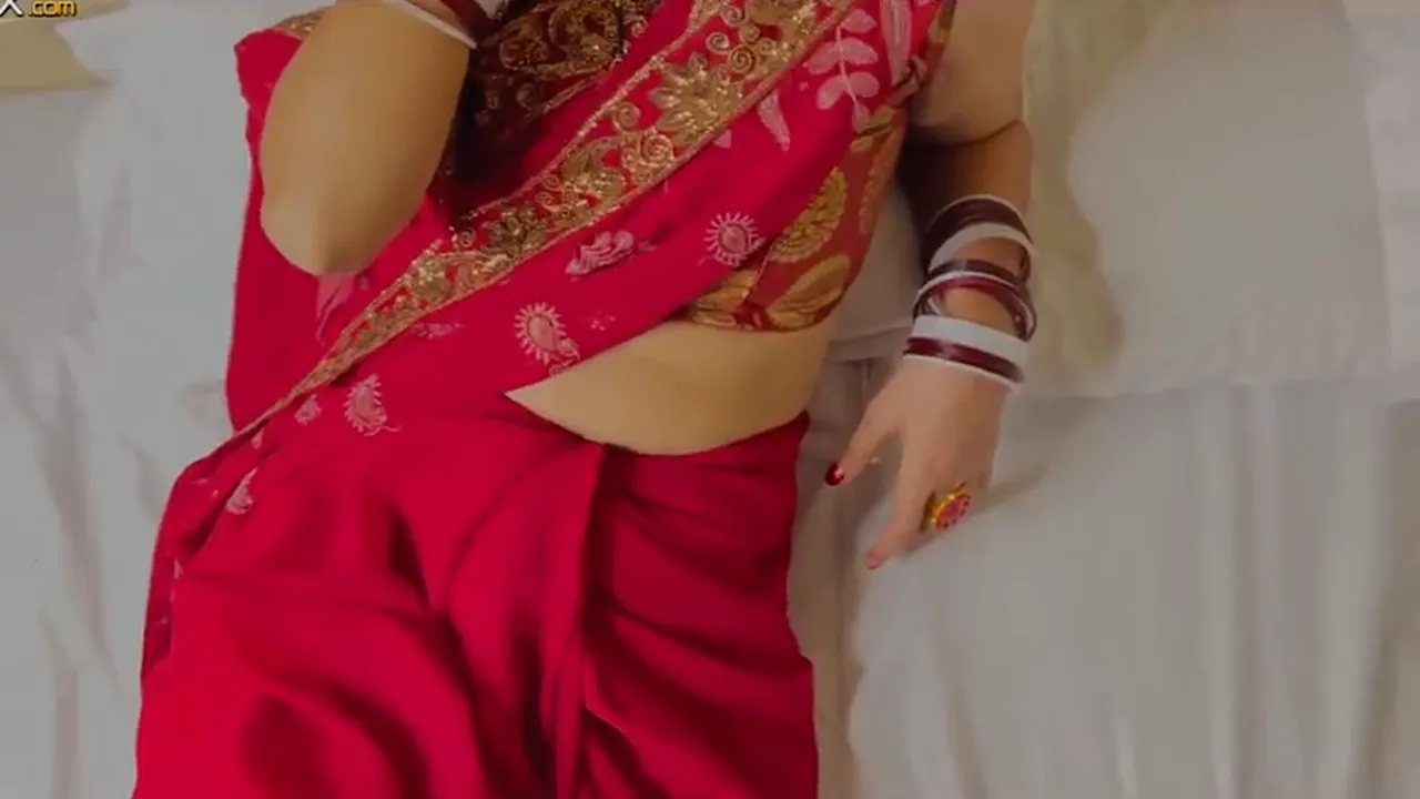 Indian MILF masturbates and gets a hardcore handjob