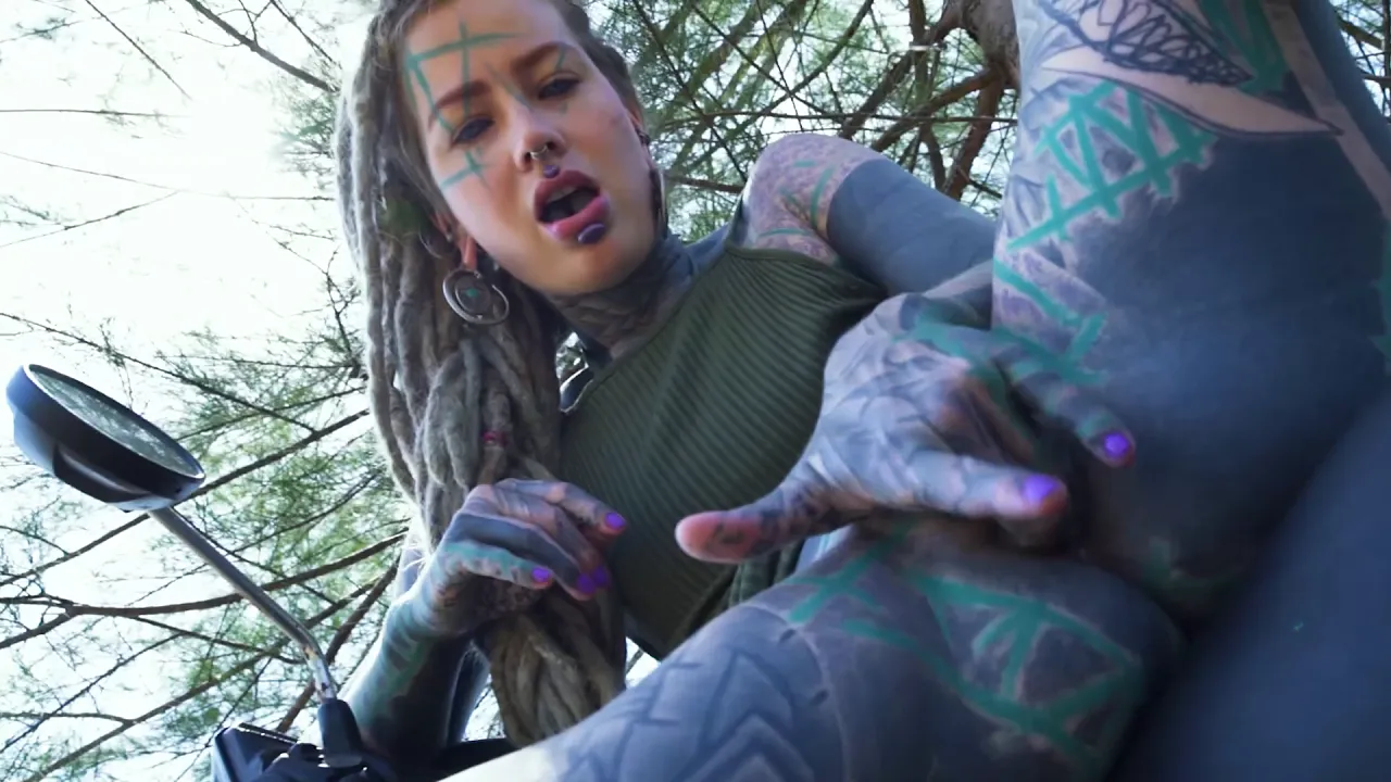 Anuskatzz masturbates with a toy while squirting during public scooter anal