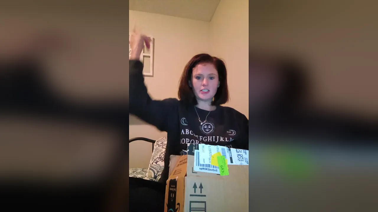 Solo webcam girl strips and masturbates in vertical behind the scenes