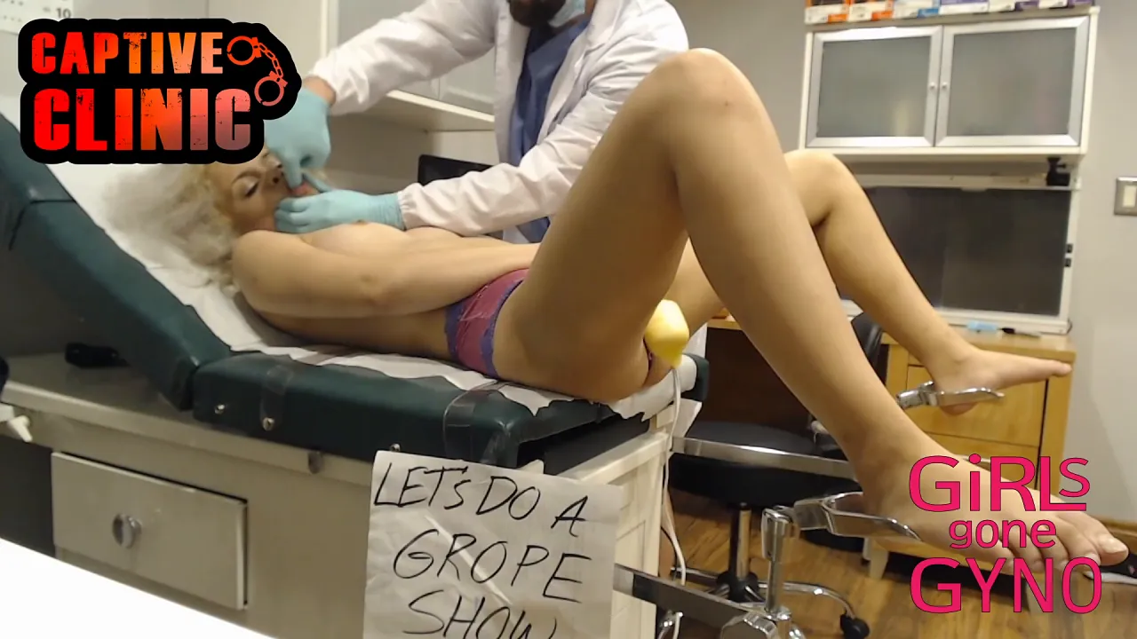 Destiny Cruz gives Doctor Tampa a blowjob in the clinic during her live stream