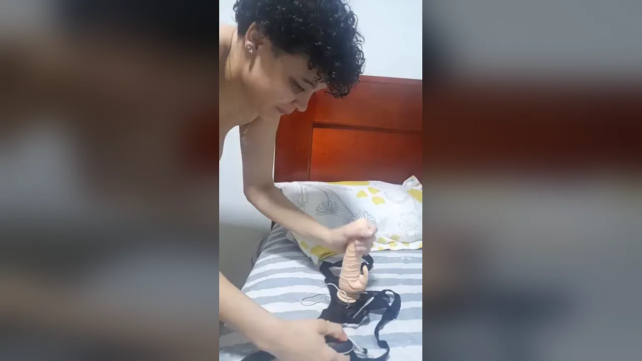 Bisexual Lagorditasquirting pleasures herself with a vibrator