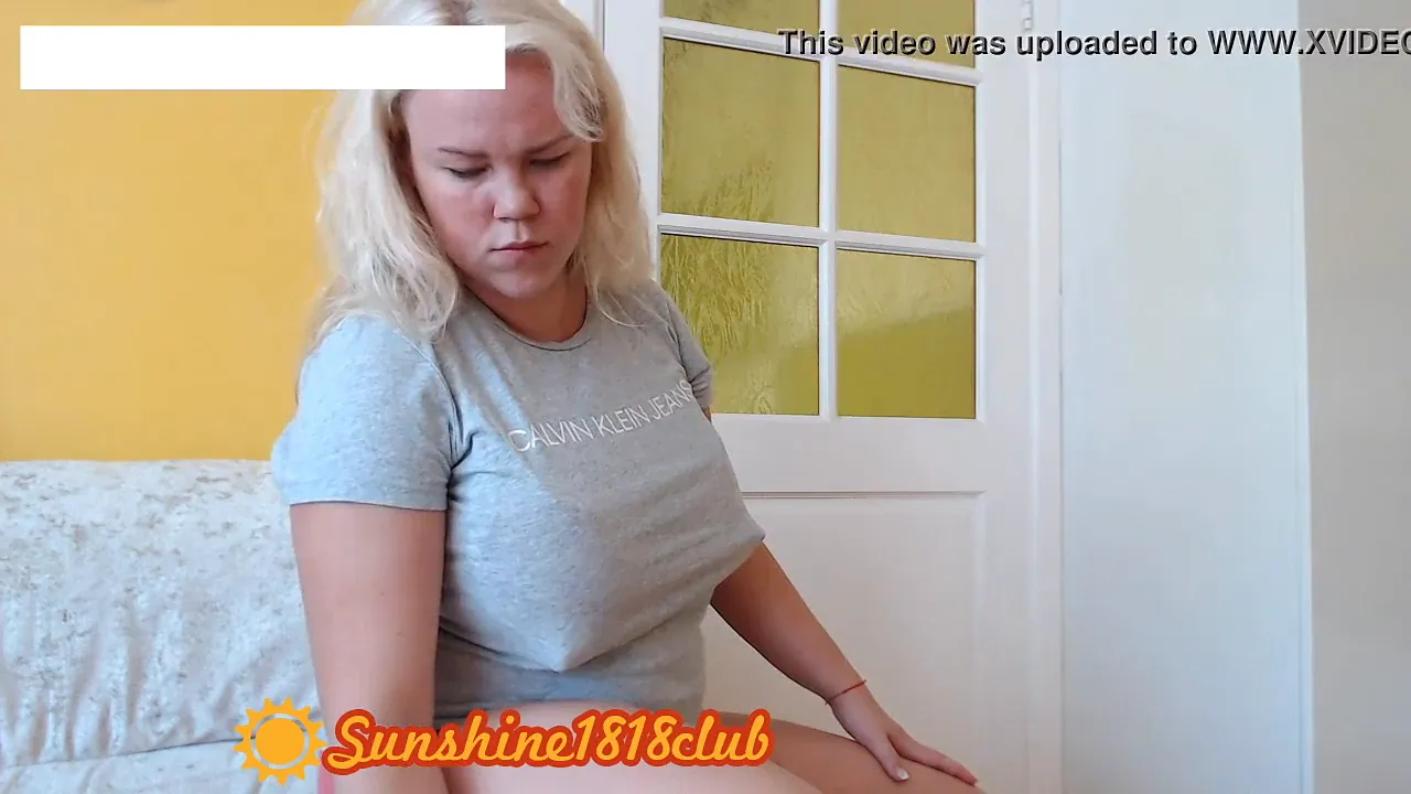 Sunshine1818Club webcam girl shows off her big tits and squirts