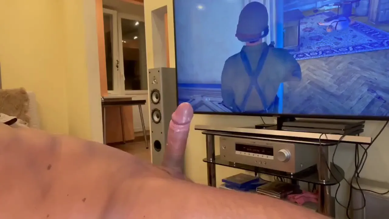 distracted him from the Playstation ElisTeilornew