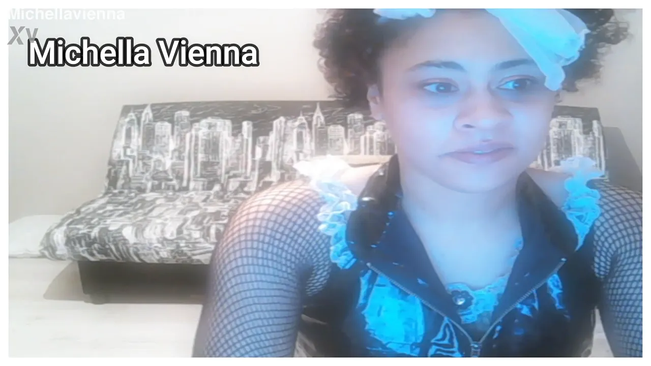 Ebony webcam model Michella Vienna strips and masturbates wet for viewers