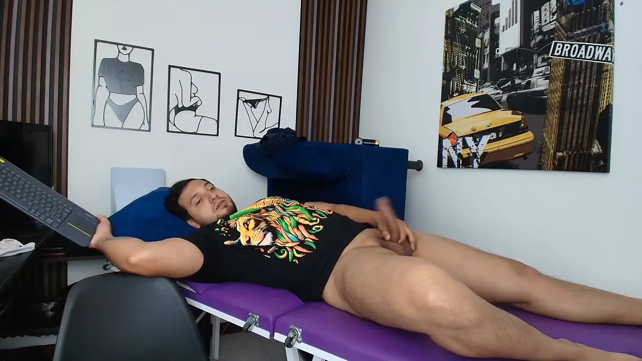 Latina massage therapist Ema Abby loses penetration and has to suck her client's cock