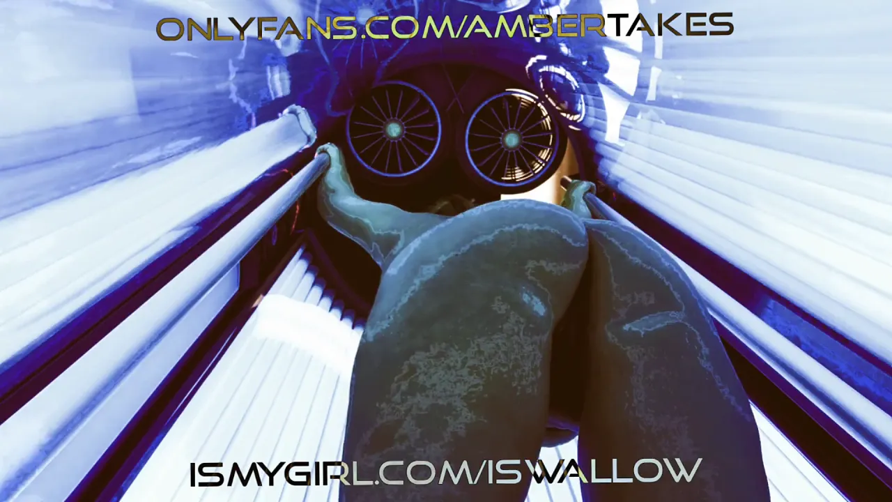 Solo babe gets wet in a fetish webcam video at the tanning salon