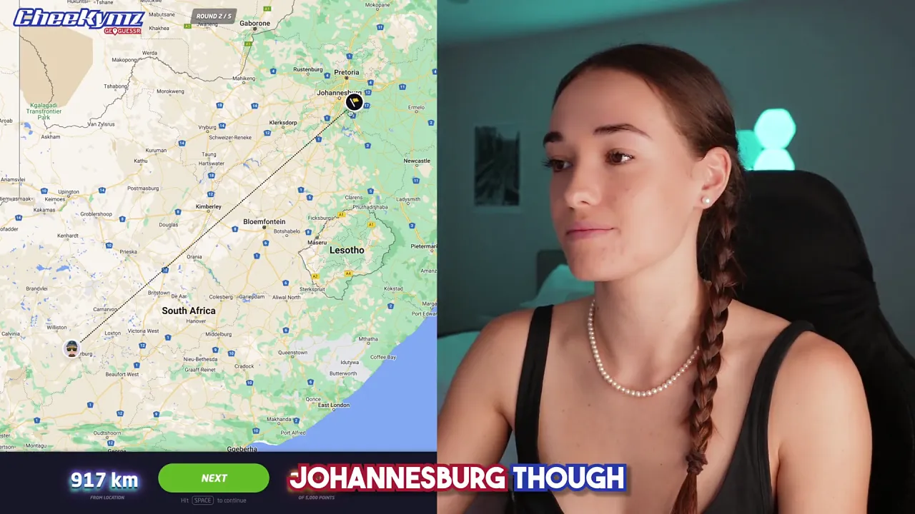 Petite webcam model Cheekymz masturbates to orgasm in New Zealand