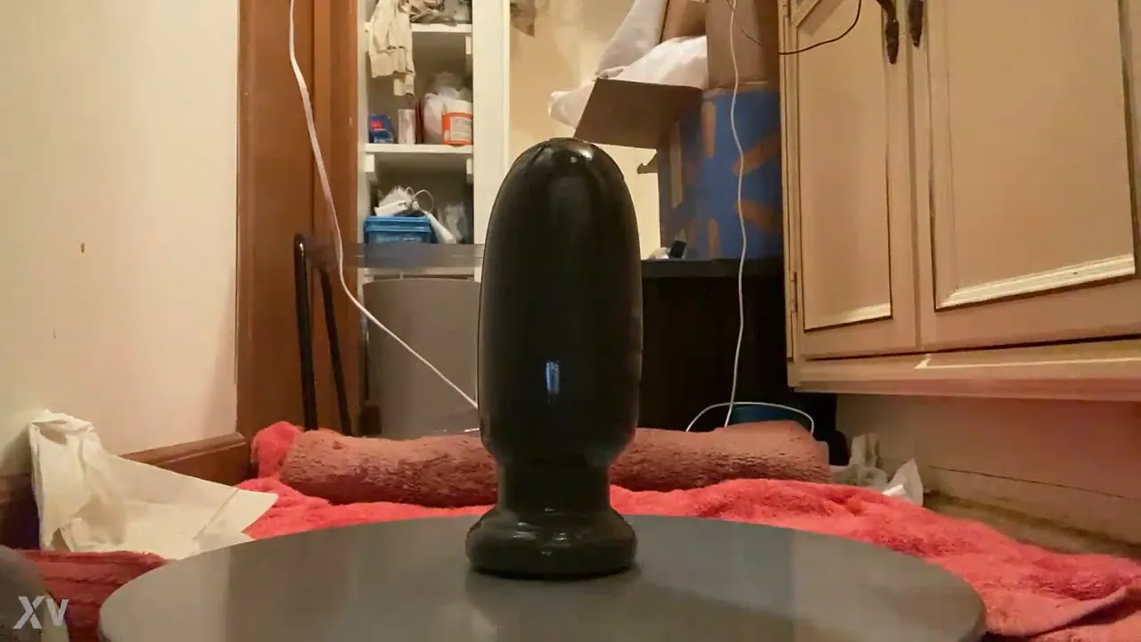 Easttnguy22 rides anal dildo plug