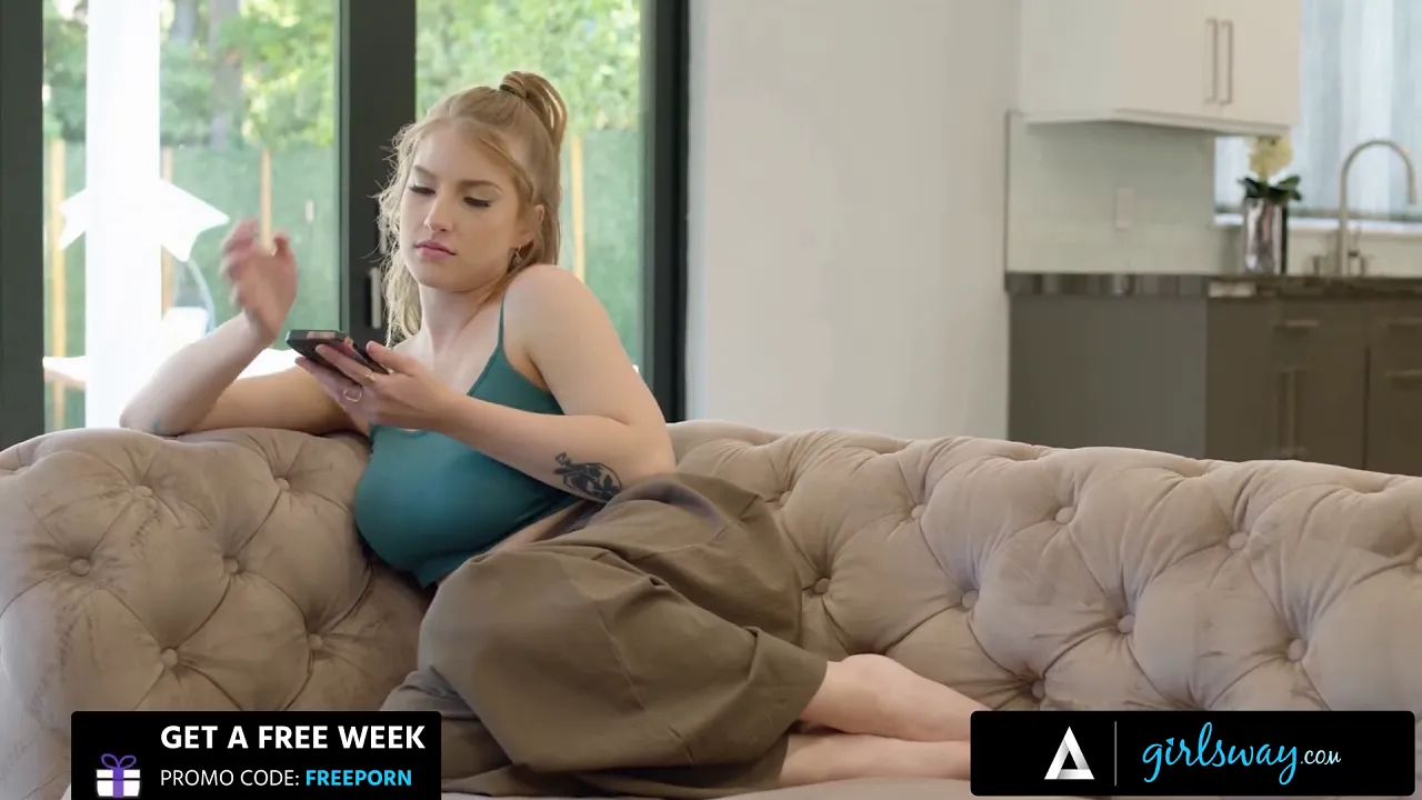 Octavia Red teases Cadence Lux's big ass and tits to climax with a vibrator