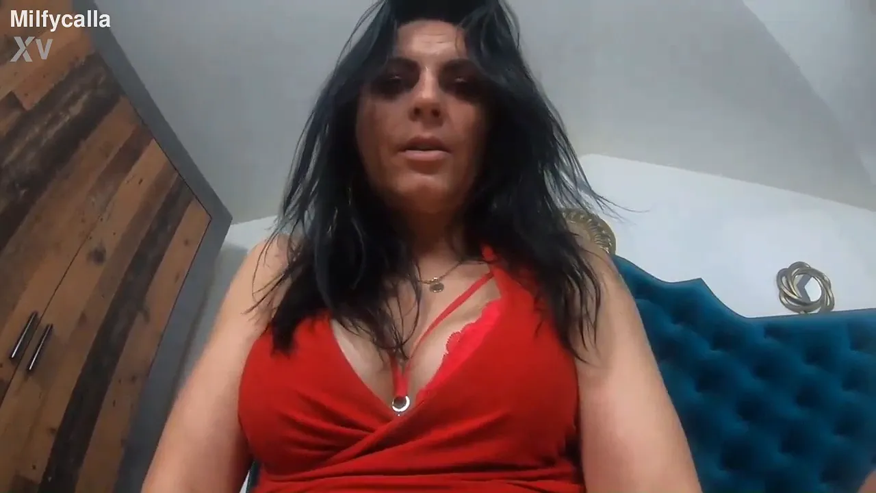 New amateur girl masturbates with a dildo while showing off her ass, boobs and pussy