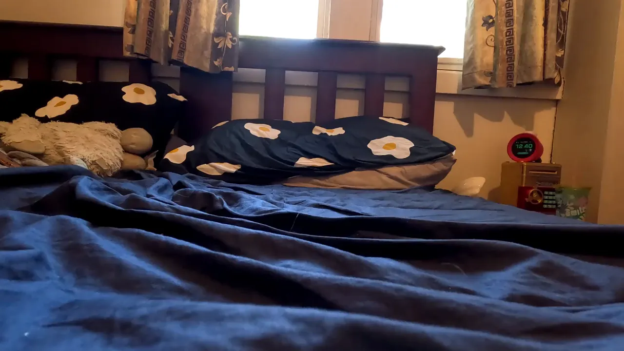PlumpSweetBeg4Cream wanks her big fat ass with a dildo