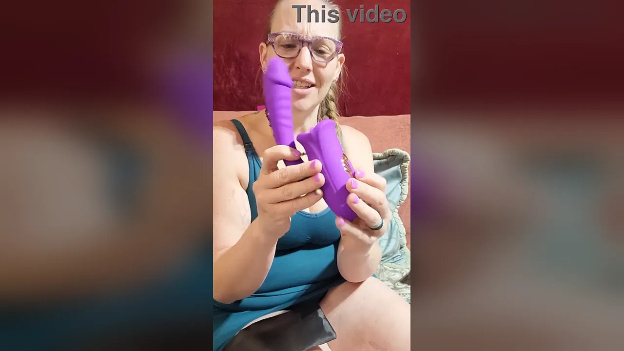 Solo MILF Wazaboo4u masturbates with big dildo and squirts in missionary
