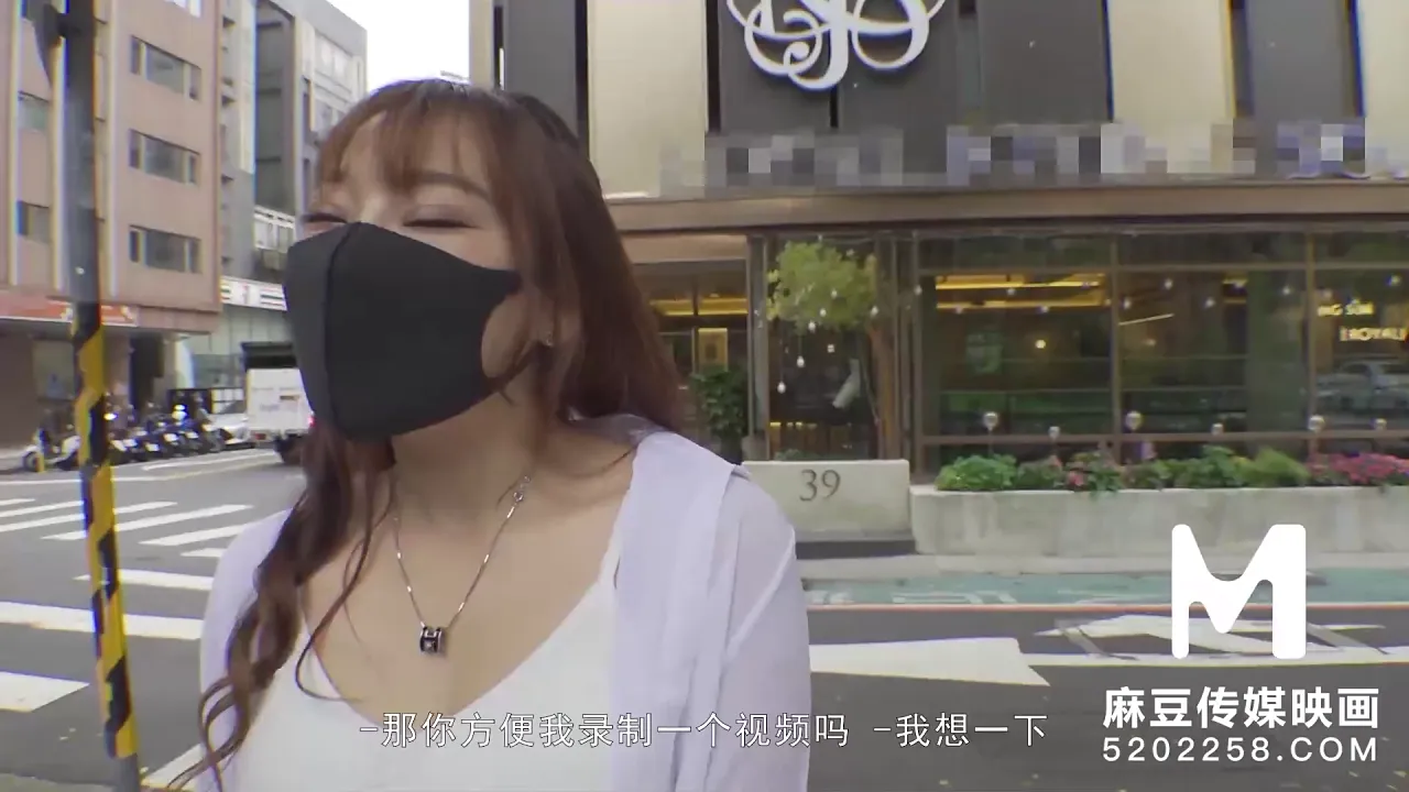 Asian babe Xiang Zi Ning gives webcam blowjob and roleplay before cumming