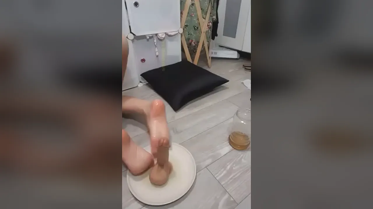 Petite Chinese girl plays foot fetish video