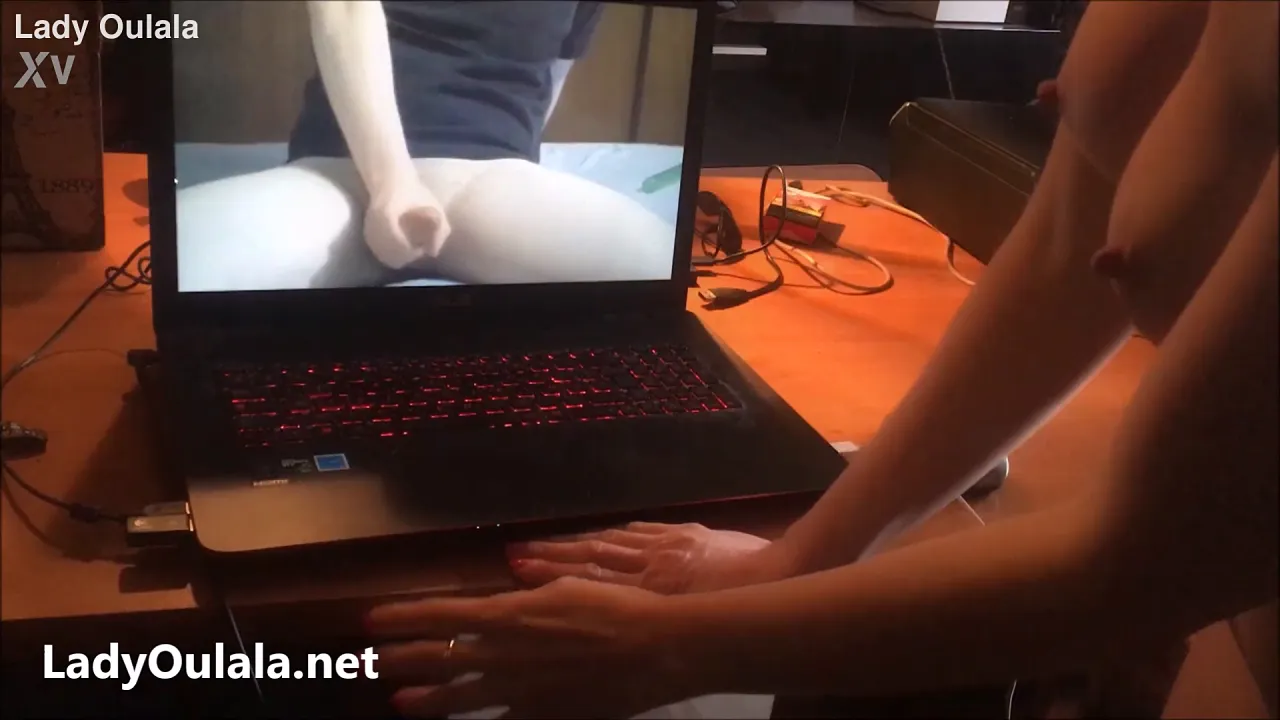 Amateur girl watches big dick on Cam Coquine