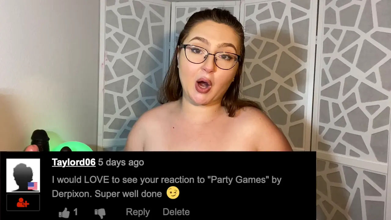 Solo female masturbates to anal orgasm