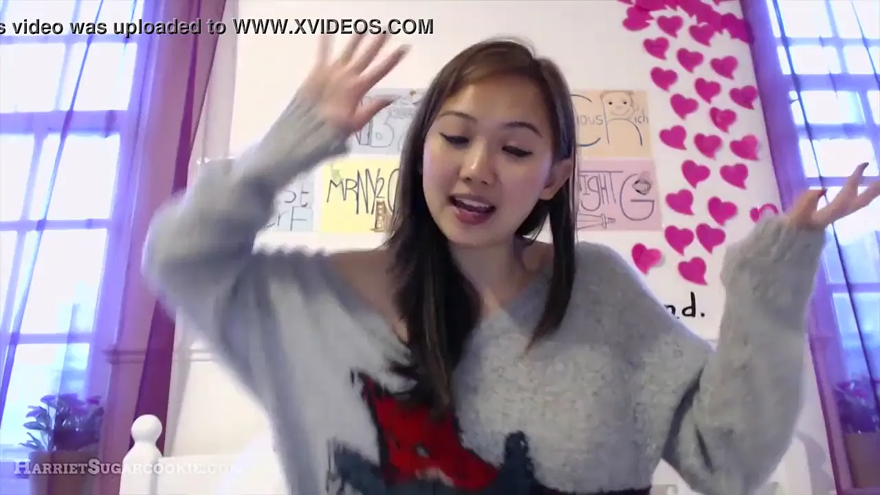 Harriet Sugarcookie makes a camgirl vlog