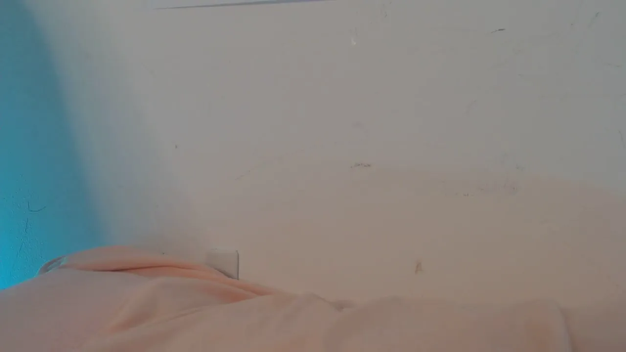 Babe plays 'daddy' role in webcam masturbation solo