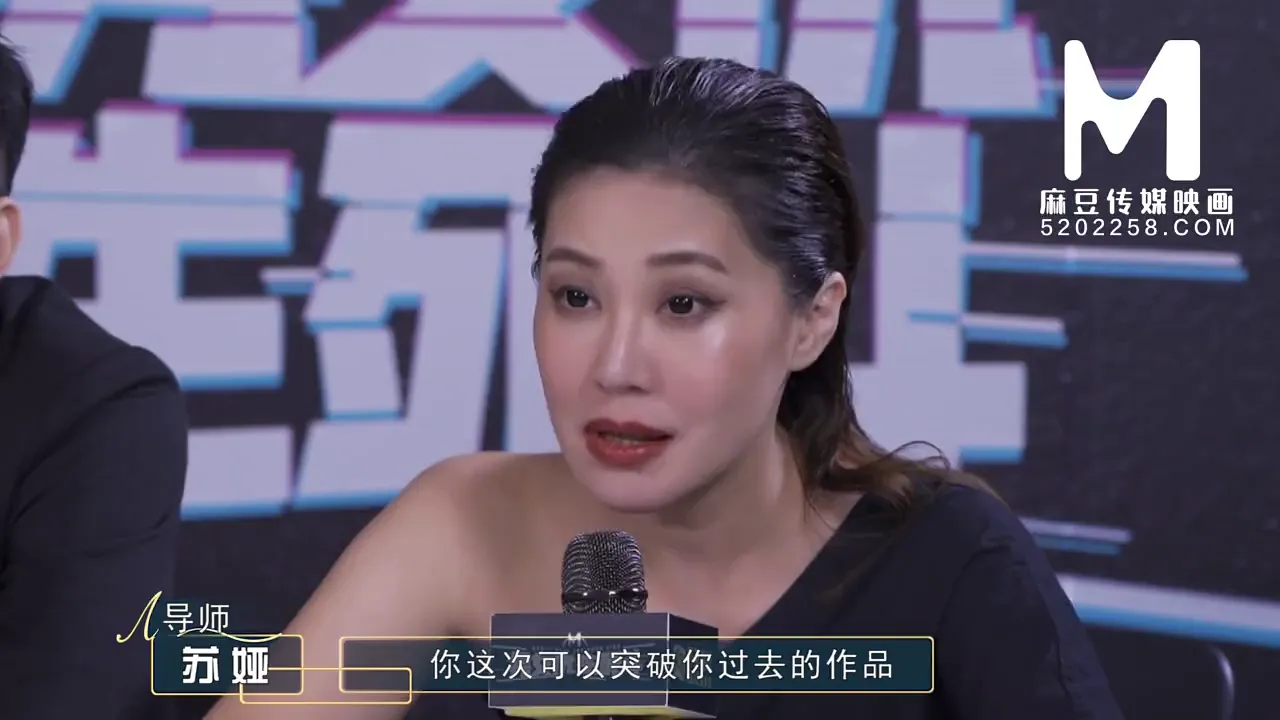 Asian celebrity pornstars Shen Na Na and MTVQ8EP1 roleplay on webcam, leading to a cumshot