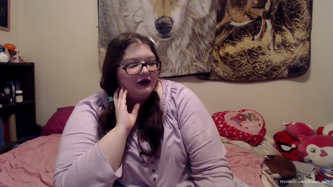 BBW amateur couple Dee Hollows and her boyfriend make a homemade 1080p hardcore video
