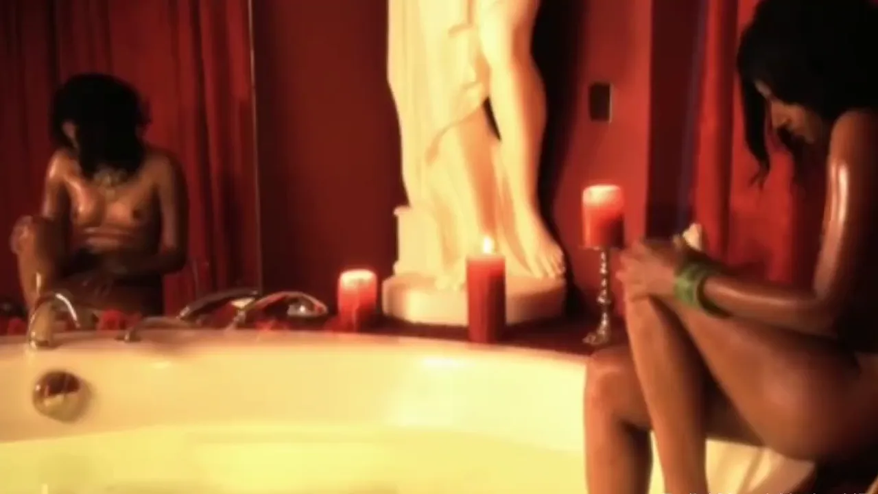 Indian MILF strips down for solo romantic dance