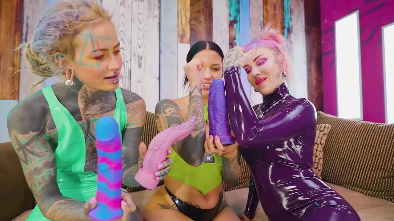 Lesbian dominant duo Anuskatzz and Morea Black fuck tattooed goth sub in every hole