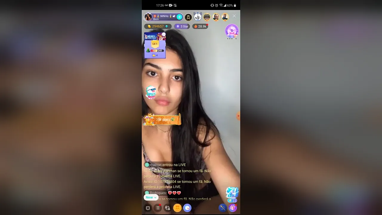 novinha muito linda se exibindo na live