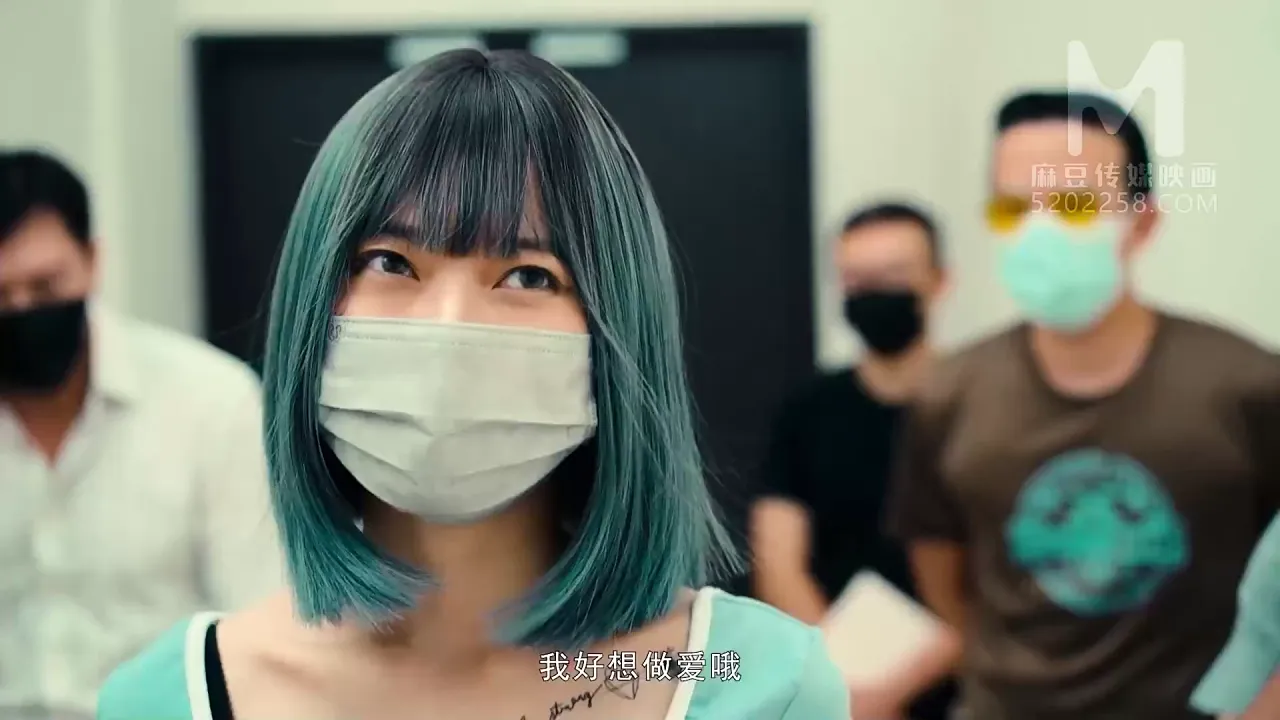 Asian babe gives webcam handjobs and blowjobs during pandemic