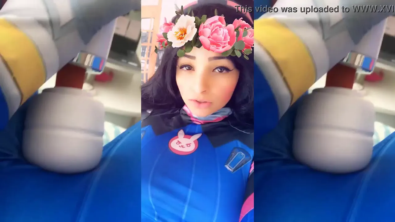 Cosplaying webcam girl Dva masturbates to a strong orgasm