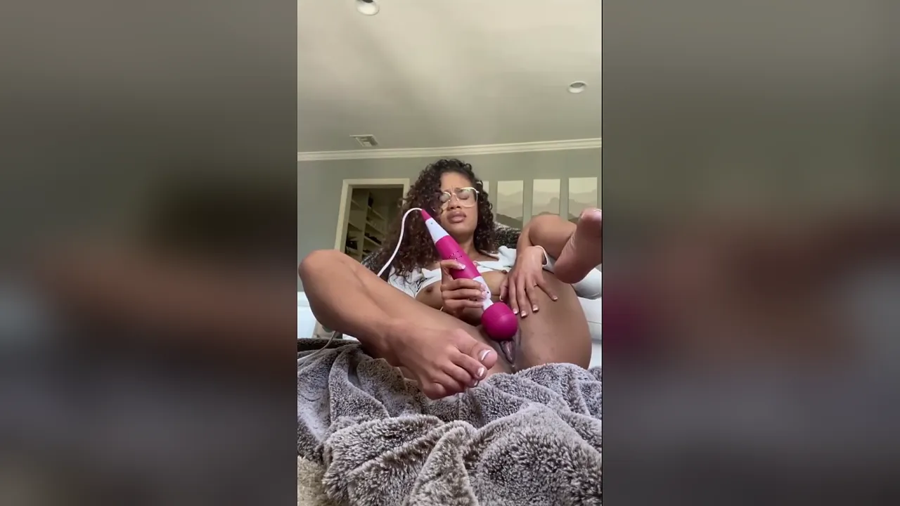 Ebony solo girl plays with her pussy and makes herself squirt