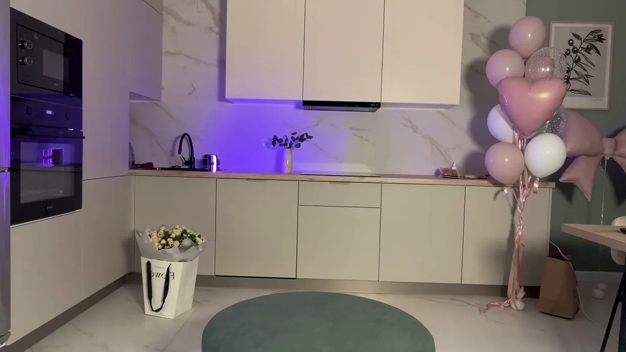 Blonde big-titted dancer entertains subscribers while her partner works