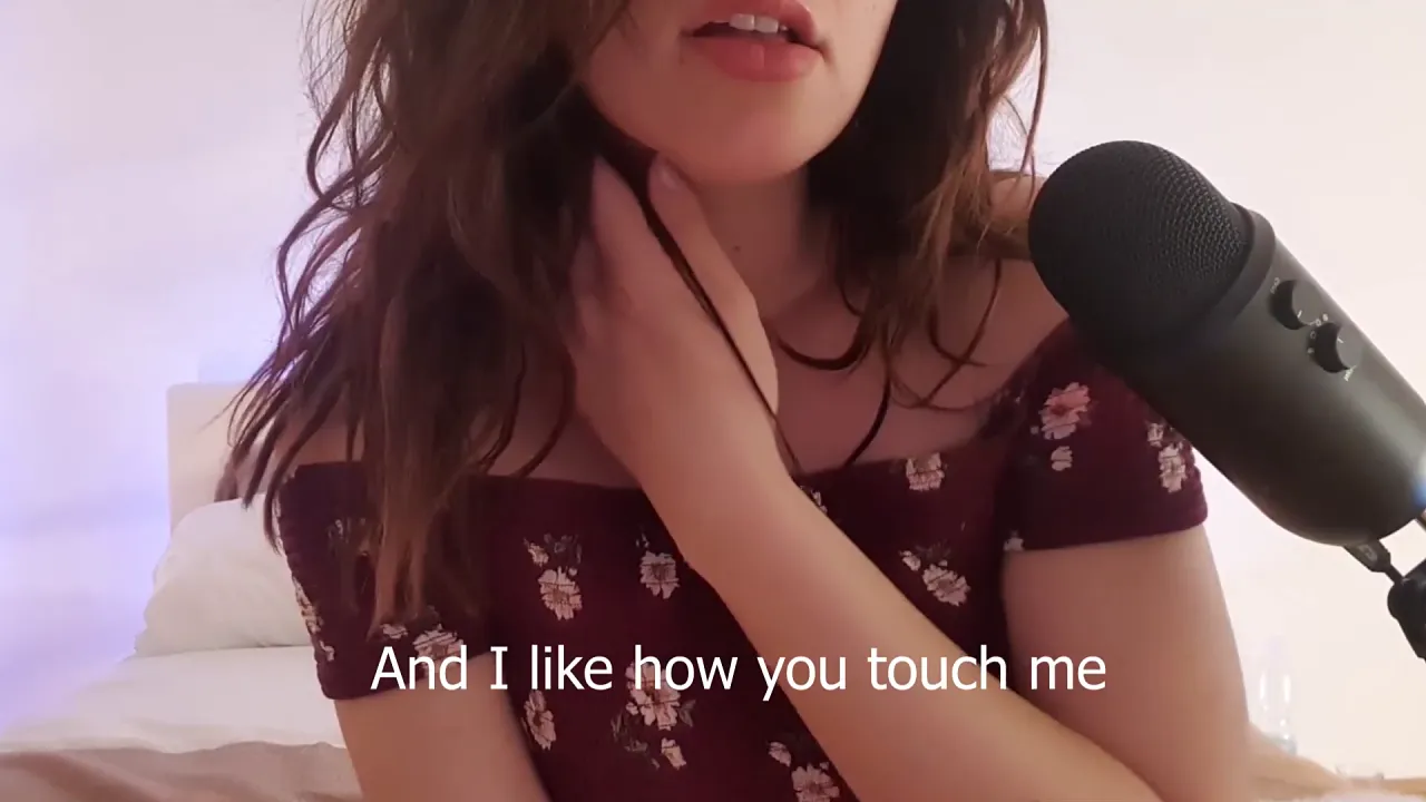 Amateur girlfriend whispers instructions to lick her big pussy