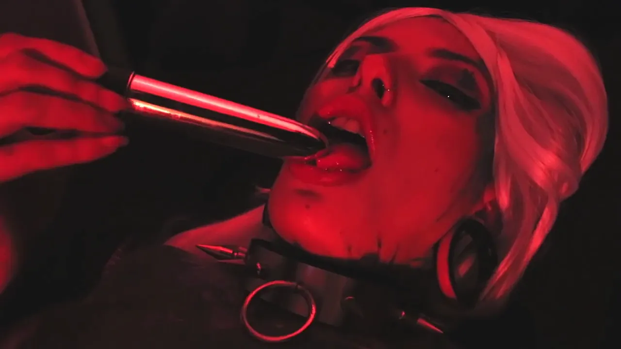 Mari Zombie, the tattooed blonde babe, uses a vintage vibrator on her hairy wet pussy