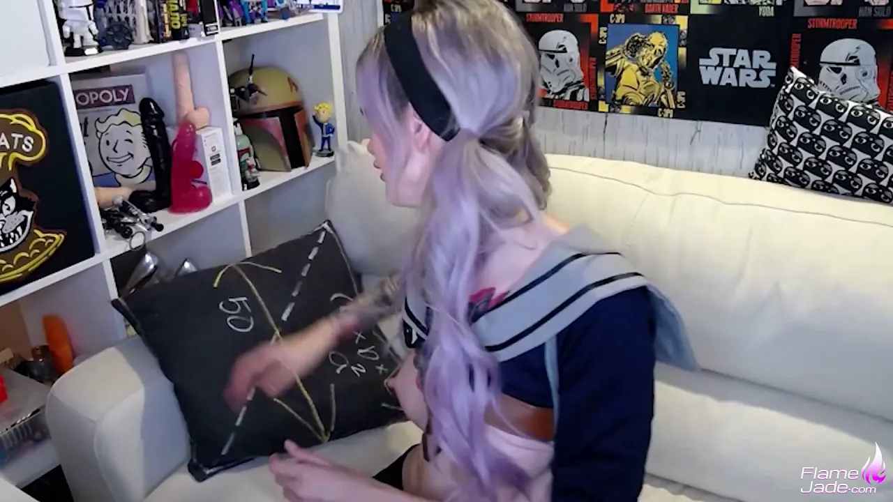 Lilac-haired beauty sweetly sucks dildo to music – flame jade